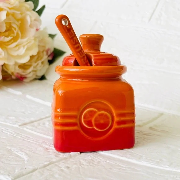 Le Creuset Stoneware Jam Jar Storage Container with Matching Spoon 15 fl ounces - Picture 2 of 8
